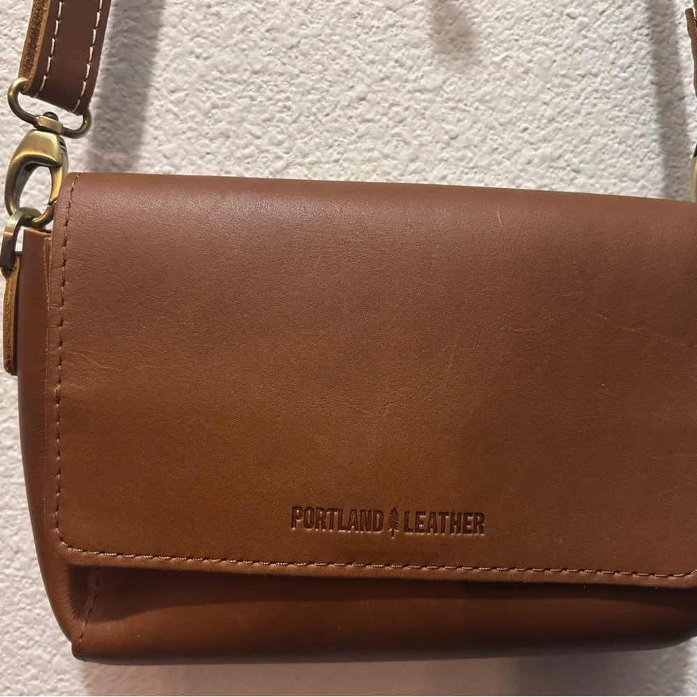 Portland Leather Metro Mini Crossbody - Picture 2 of 3